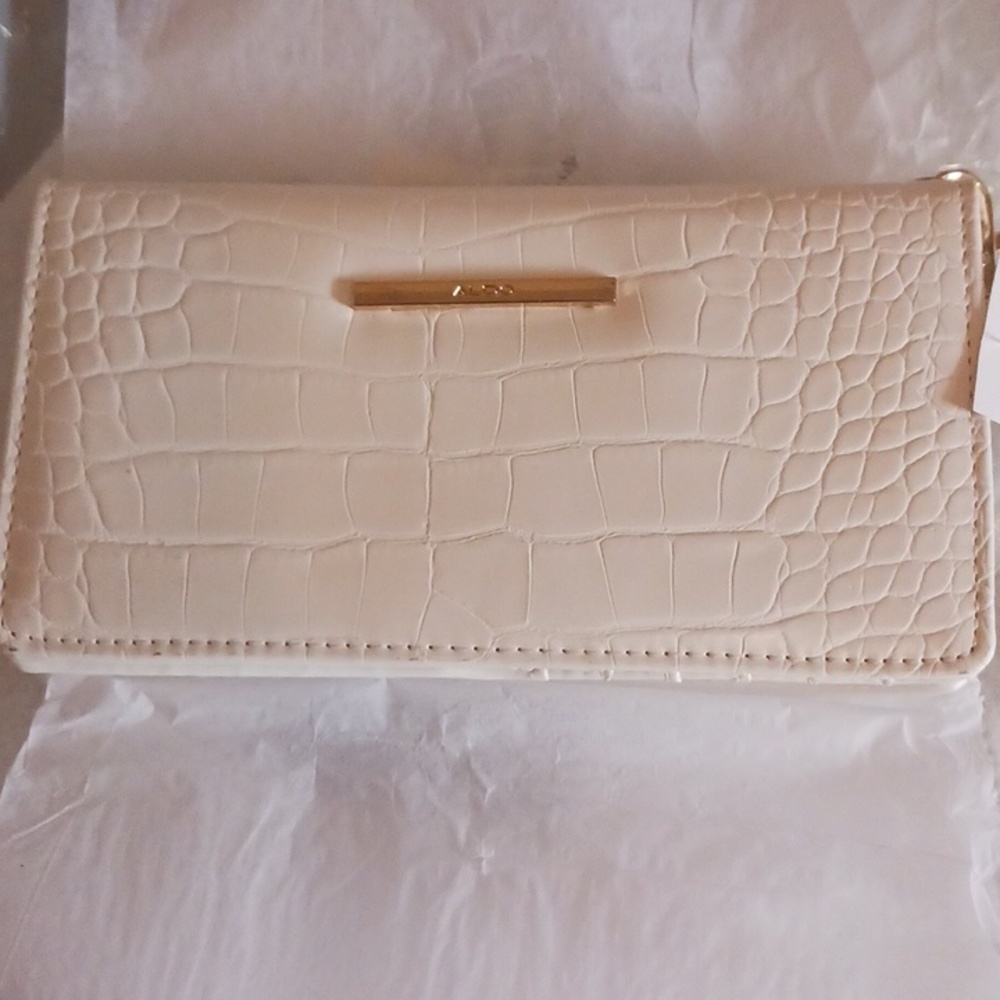 Aldo embossed walle/ wrislet